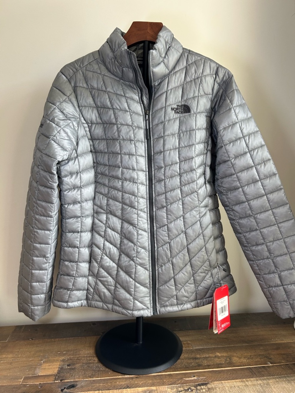 The North Face Thermoball Trek Jacket Women’s Large Gray NWT Lightweight Puffer